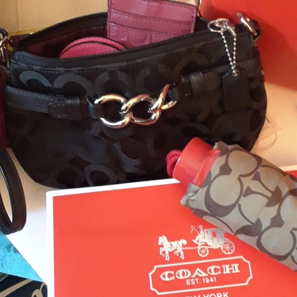 Coach wristlet with silver hardware - Picture 7 of 11